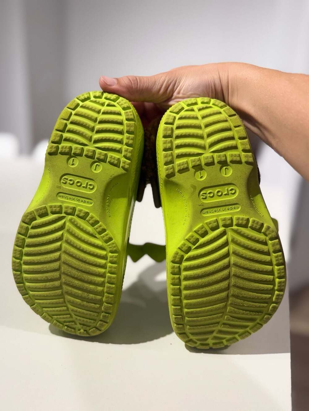 Crocs Shrek Classic Clogs Kids Size J1 - Picture 6 of 6